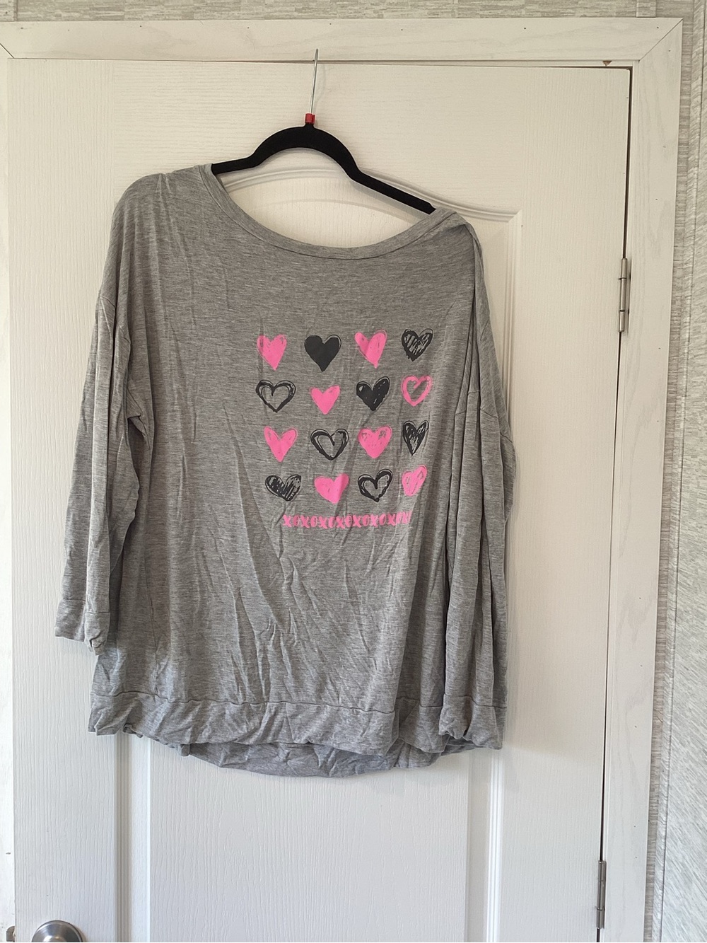 Celeste Gray Long Sleeve Top with Pink and Black Heart Print 1XL EUC